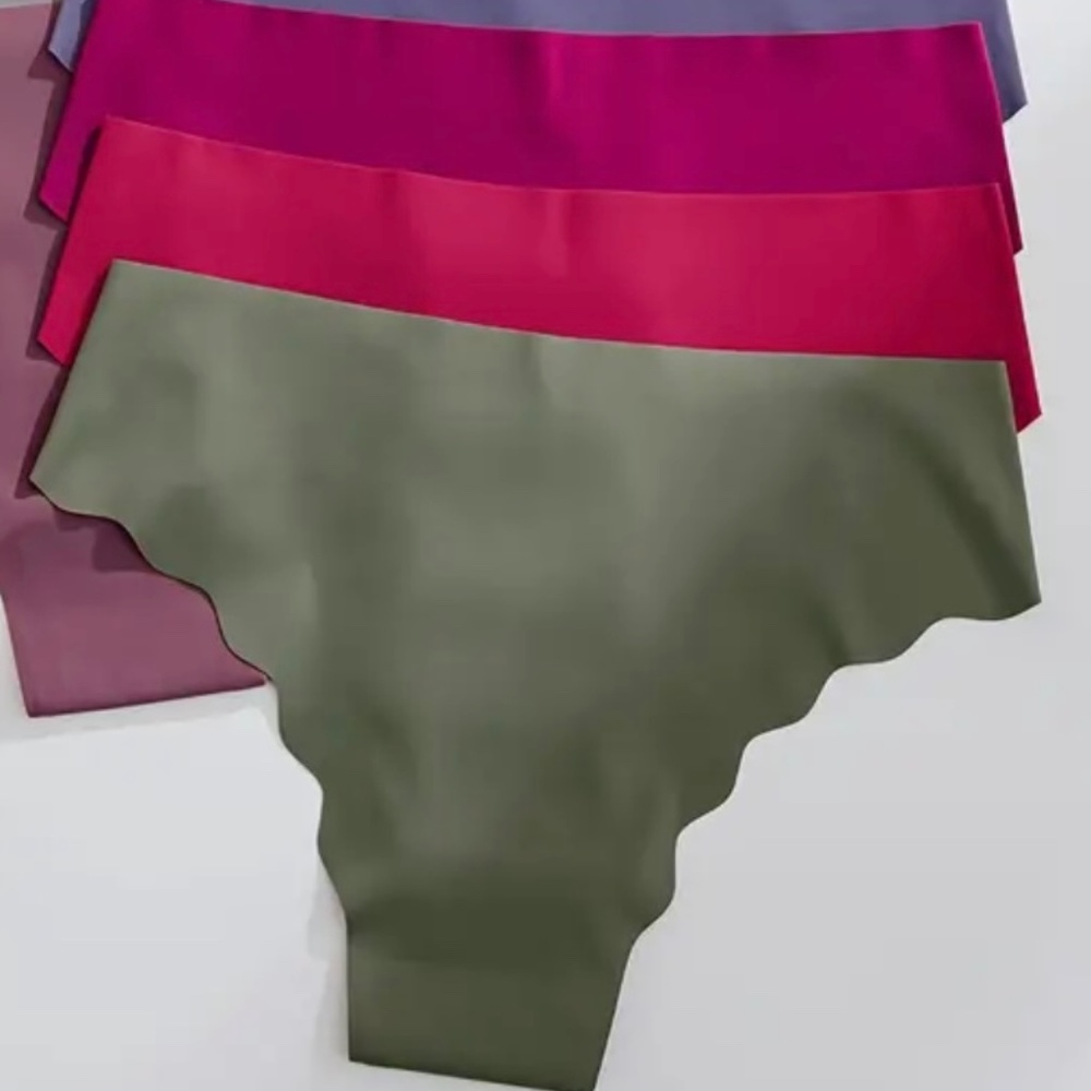 4 Piece Seamless Laser Cut Panties  ( XL big one)